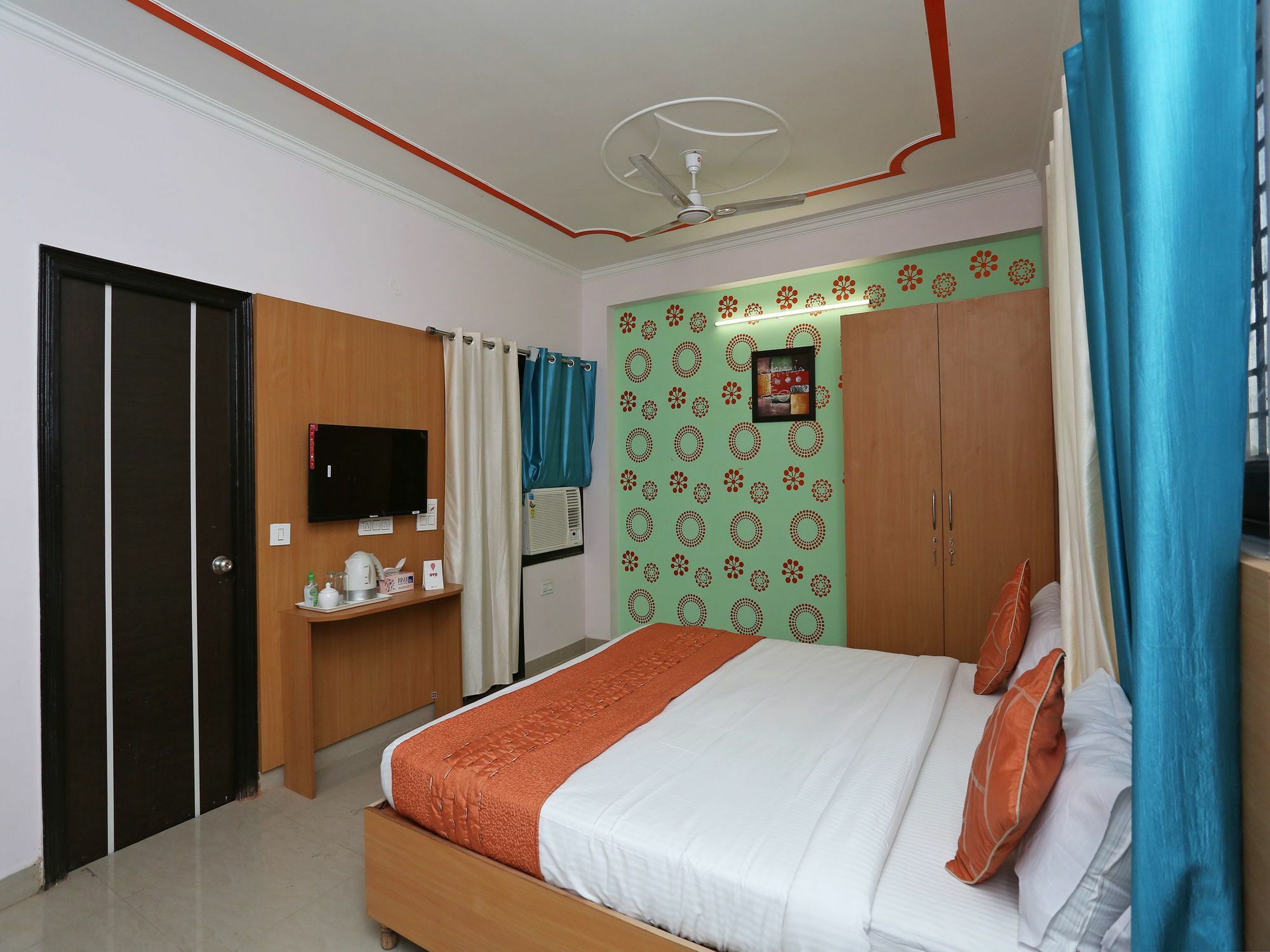 Oyo 14098 R R Homes Gurgaon Esterno foto